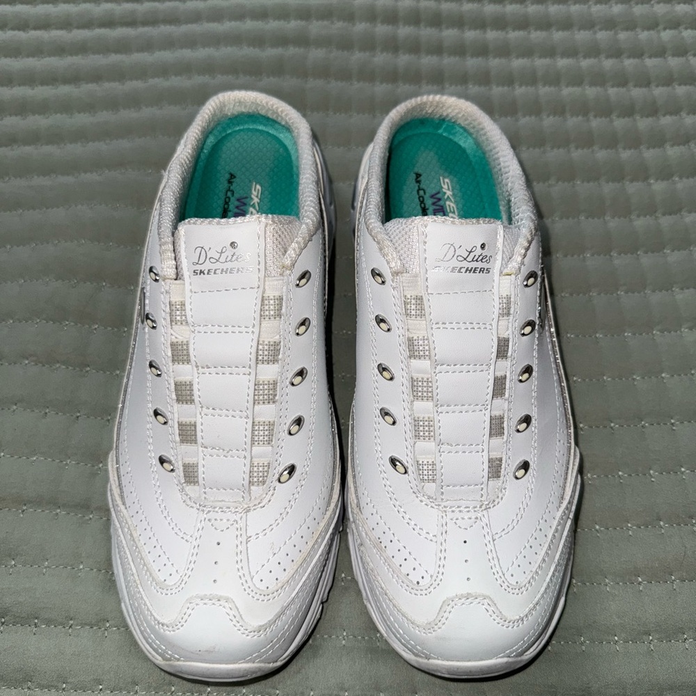 White D’Lutes Sketchers Wide Fit Air-Cooled Memory Foam Women’s- size 7.5